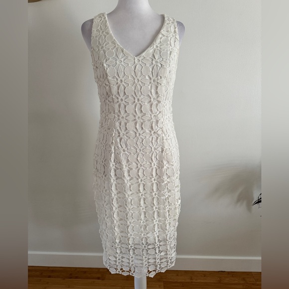 Bisou Bisou Dresses & Skirts - Bisou Bisou Lace Dress Women's Sz 6 White Eyelet Sheath Pencil Lined